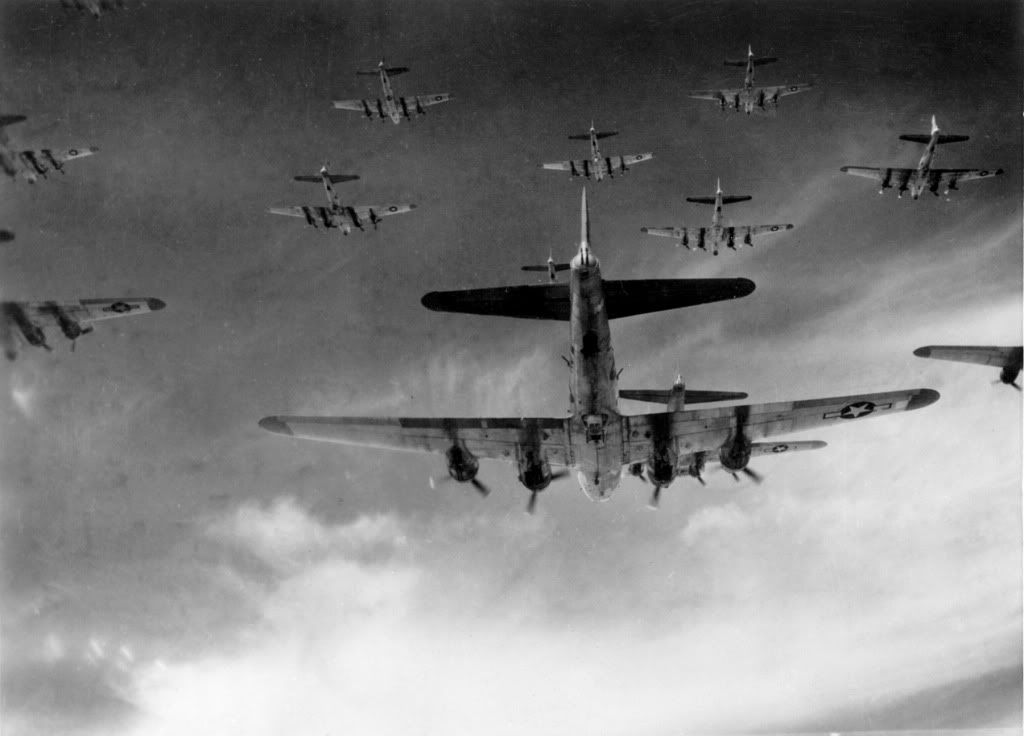 B-17_group_in_formation.jpg