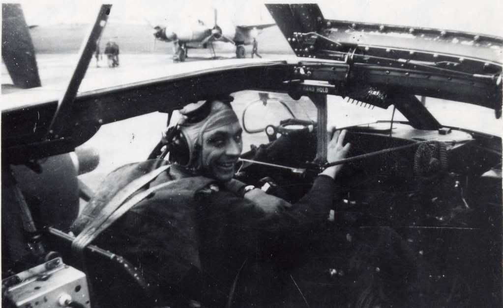 j050_19441206-19450426pruchalj_combat_536e_afront_cockpit_rgb0600.jpg