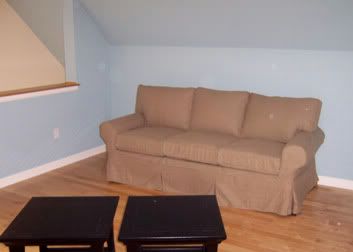 apt w.sofa and tables