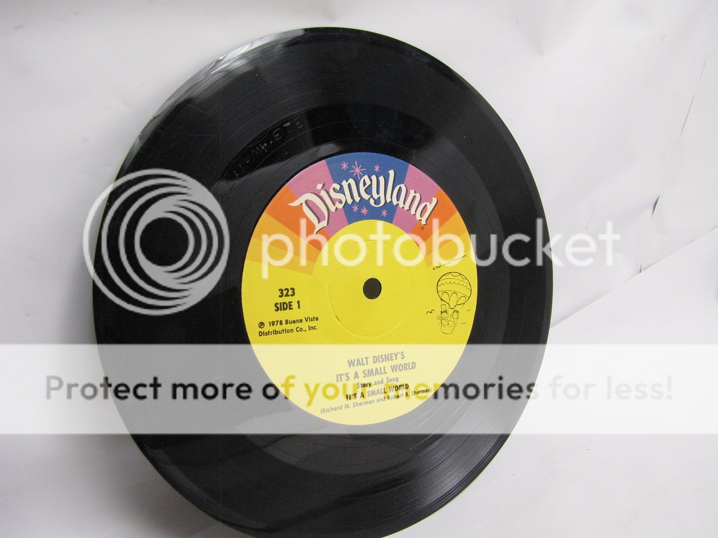 Disneys ITS A SMALL WORLD Book & 33 13 RPM Record  